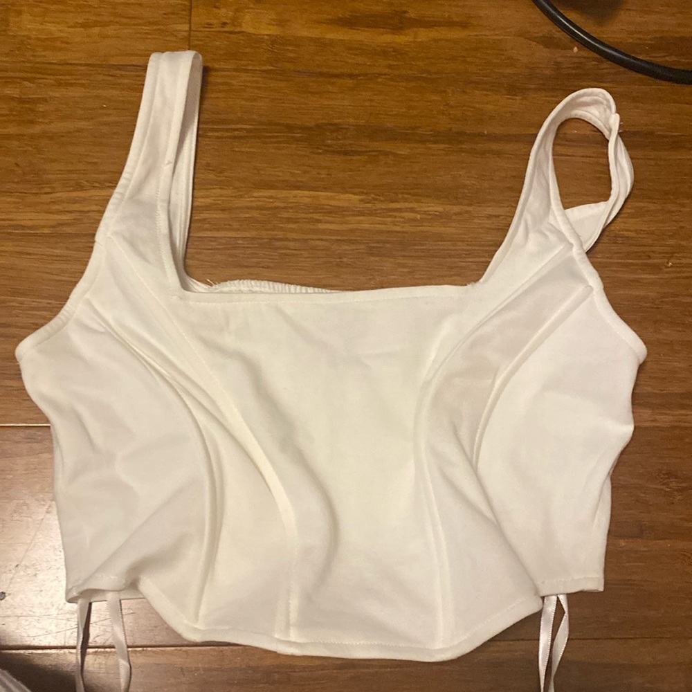 A cropped tank top. Nest of mel rose. I’ve never worn it.